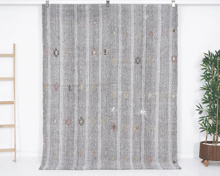 Gray Kilim Rug 5' 5" x 7' | No. VR20453