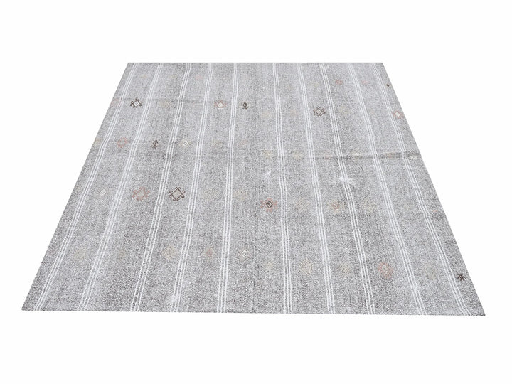 Gray Kilim Rug 5' 5" x 7' | No. VR20453