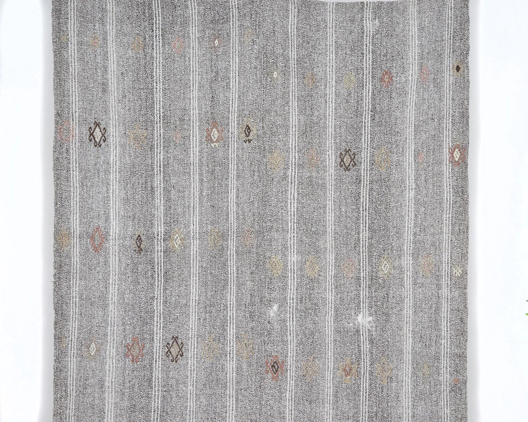 Gray Kilim Rug 5' 5" x 7' | No. VR20453