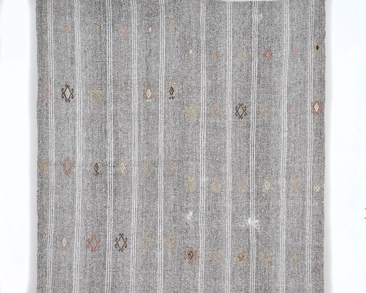 Gray Kilim Rug 5' 5" x 7' | No. VR20453