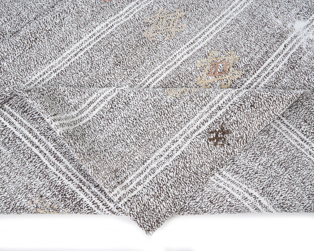 Gray Kilim Rug 5' 5" x 7' | No. VR20453