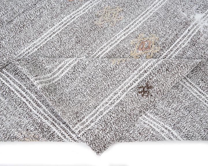 Gray Kilim Rug 5' 5" x 7' | No. VR20453