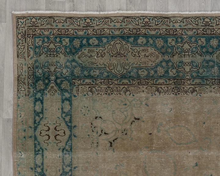 Beige Turkish Oushak Rug 9'2" x 12'8" Hand-Knotted border