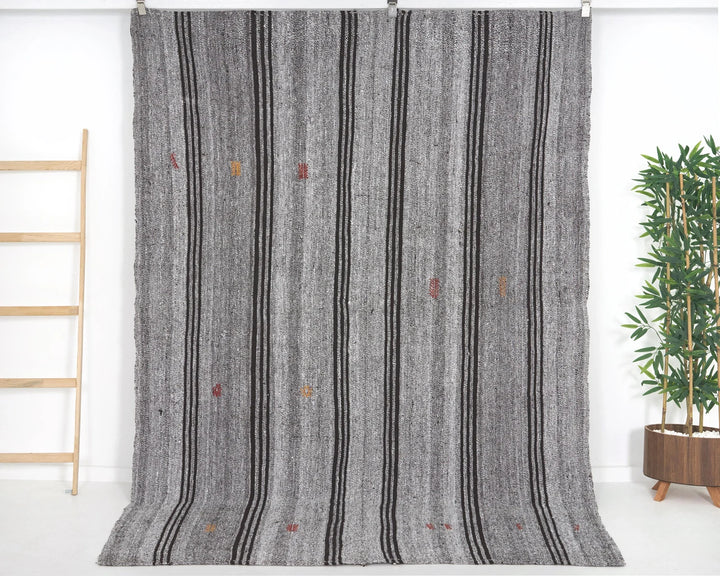 Gray Kilim Rug 5' 7" x 8' 6" | No. VR21279