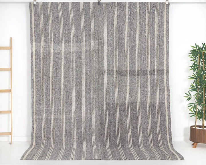 Gray Kilim Rug 6' 4" x 7' 11" | No. VR21320