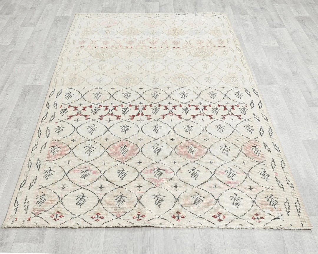 Neutral Oushak Rug 4' 5" x 6' 11" | No. VR21599