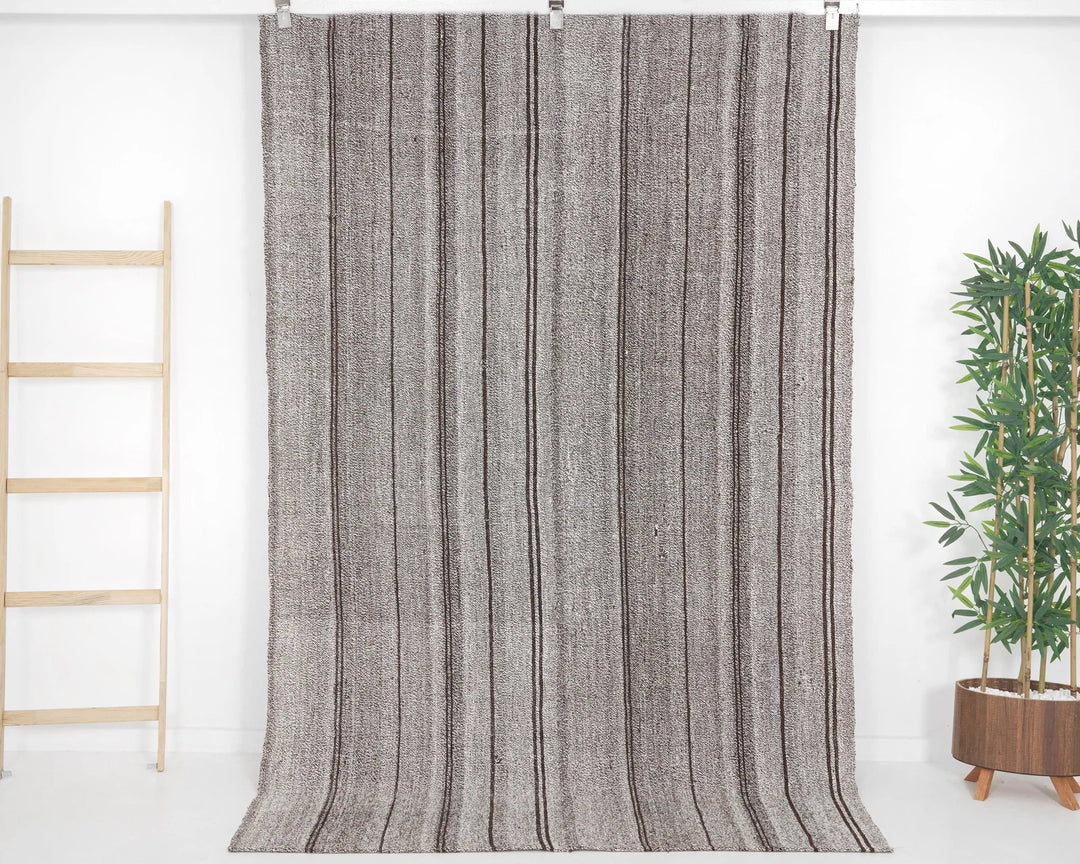 Gray Kilim Rug 4' 11" x 7' 9" | No. VR21669