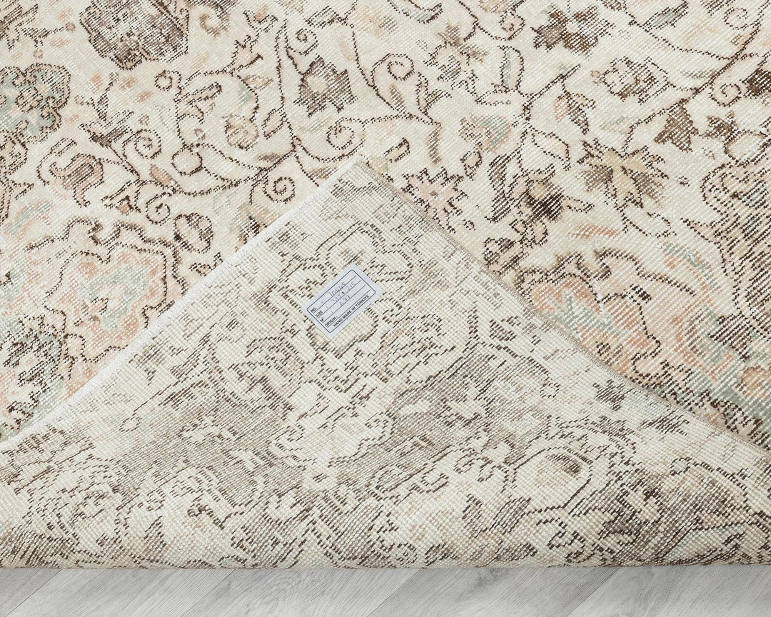 Beige Turkish Oushak Rug 7' x 10' 8" Hand-Knotted texture