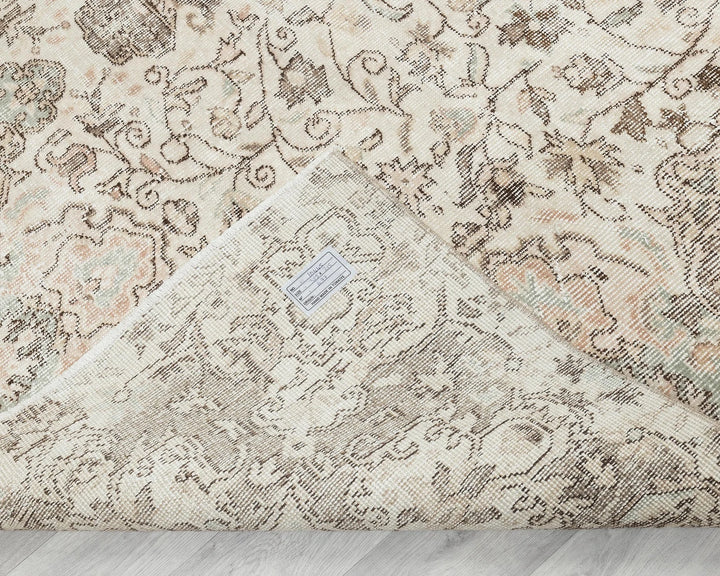 Beige Turkish Oushak Rug 7' x 10' 8" Hand-Knotted texture