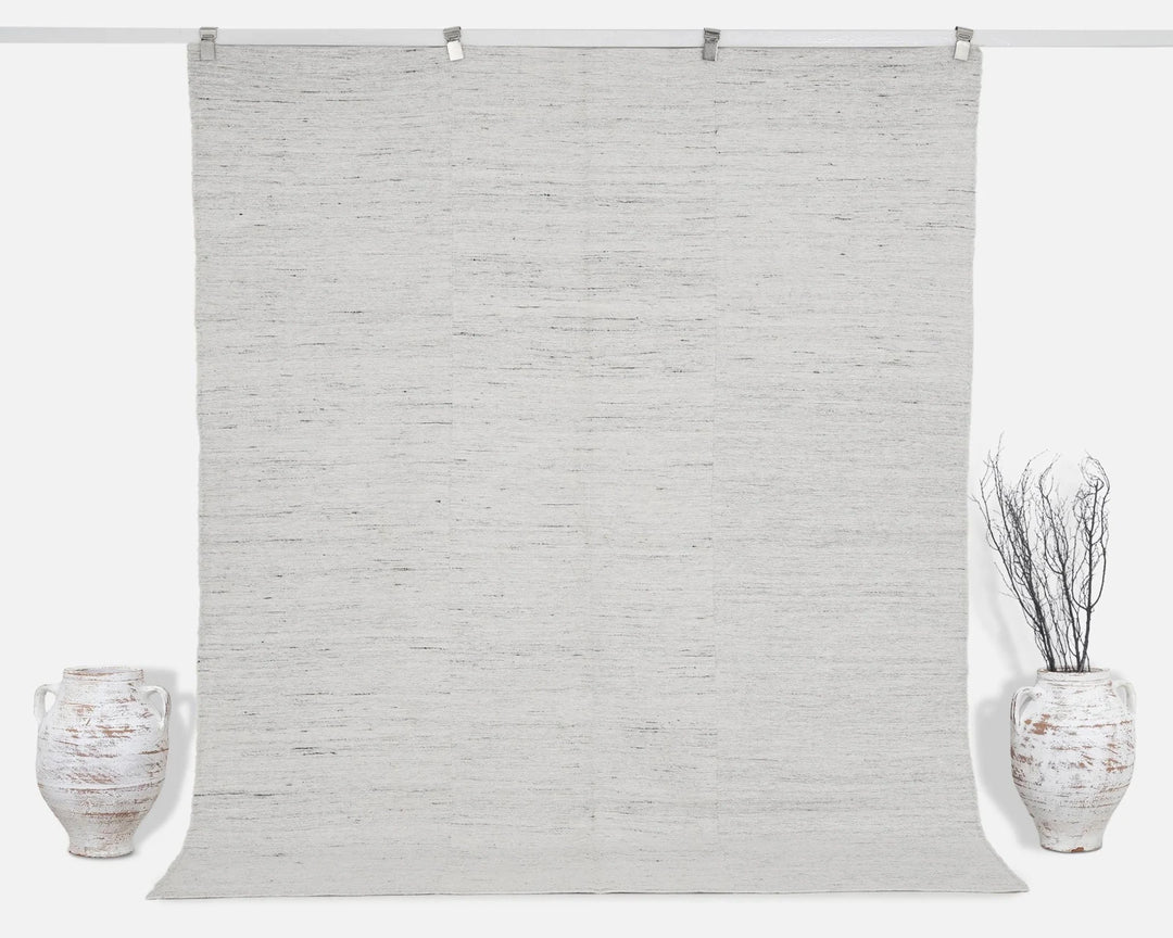 White Kilim Rug 6' 2" x 7' 10" | No. VR22503
