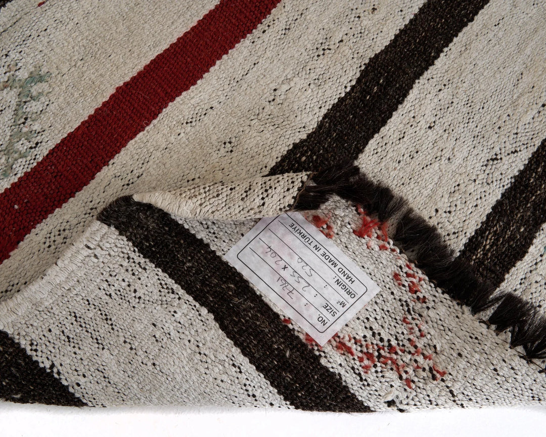 Kilim Rug 6' 9" x 8' 4" | No. VR22556