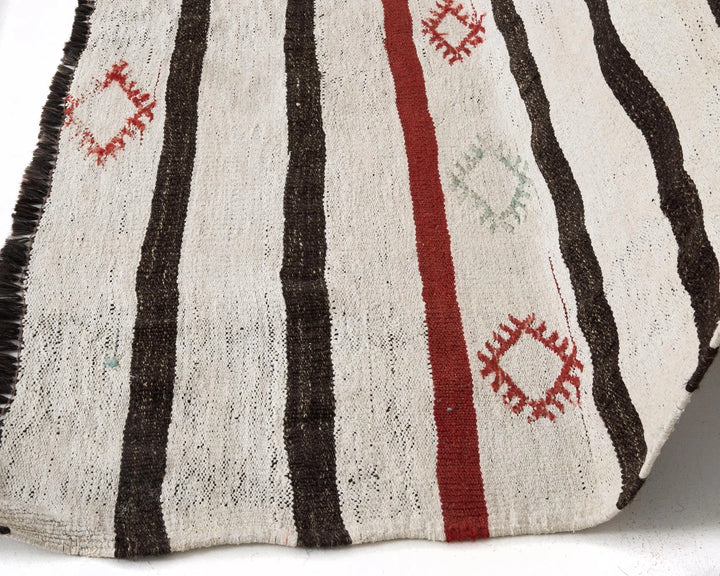 Kilim Rug 6' 9" x 8' 4" | No. VR22556