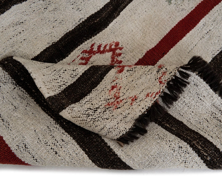Kilim Rug 6' 9" x 8' 4" | No. VR22556