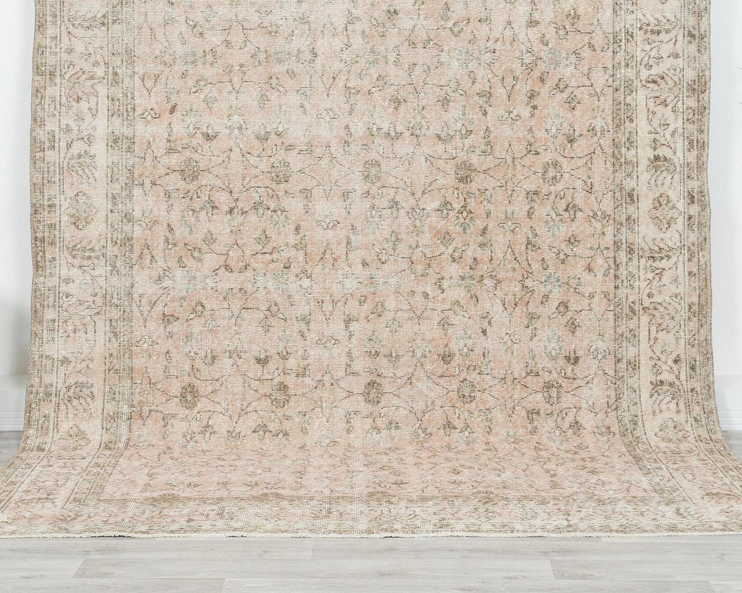 Beige Oushak Rug 6' 5" x 9' 5" | No. VR22665