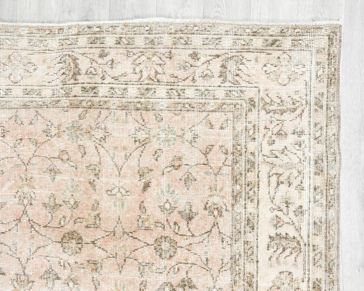 Beige Oushak Rug 6' 5" x 9' 5" | No. VR22665