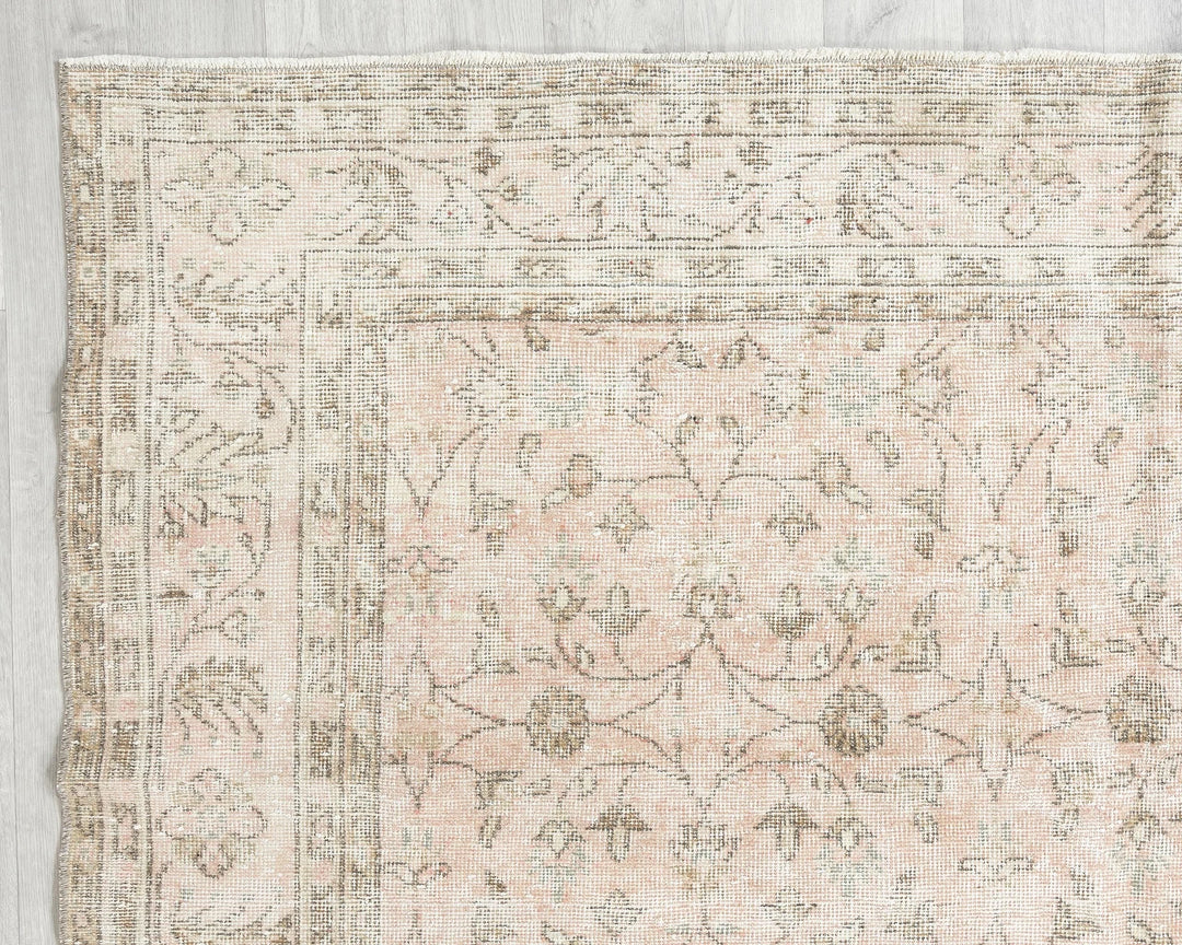 Beige Oushak Rug 6' 5" x 9' 5" | No. VR22665