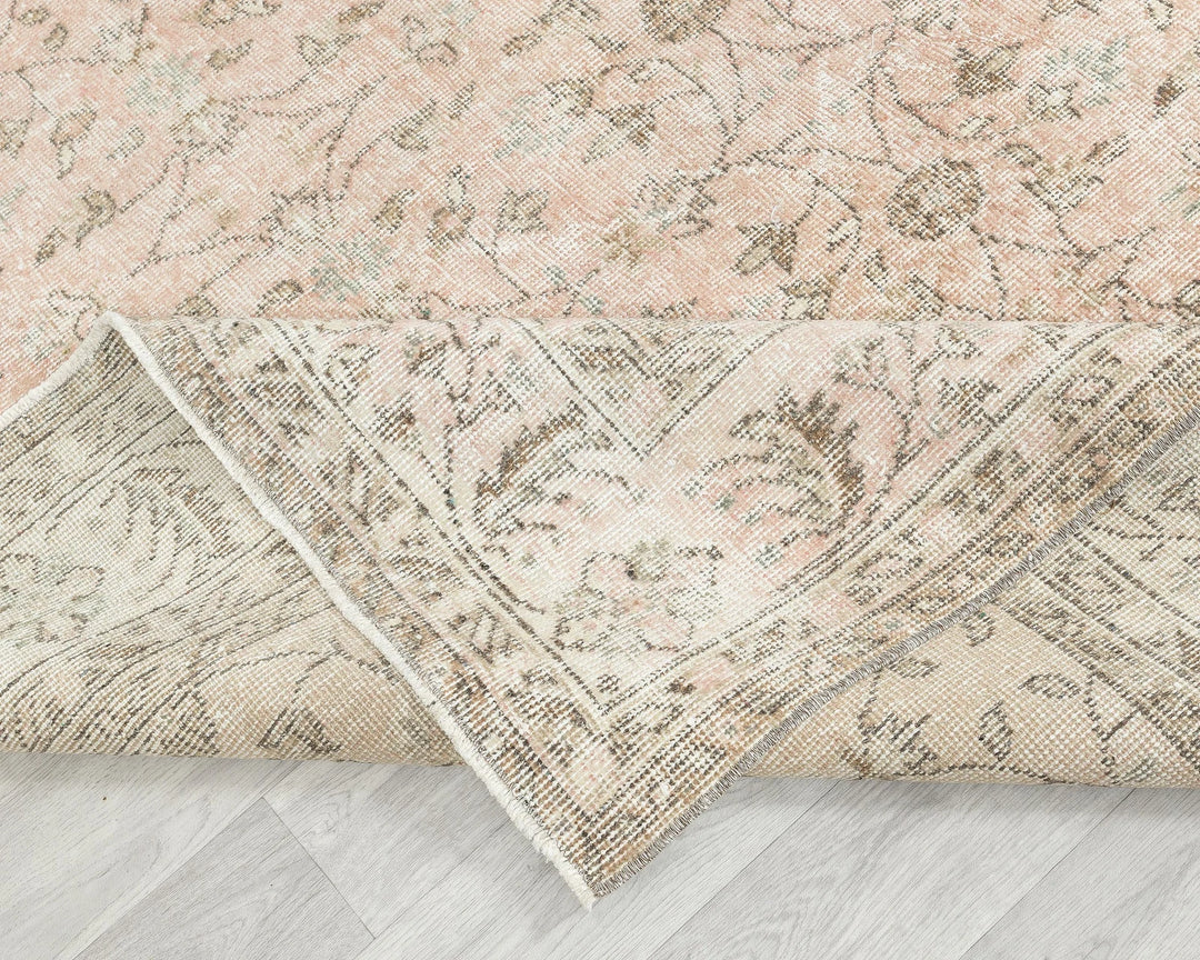 Beige Oushak Rug 6' 5" x 9' 5" | No. VR22665