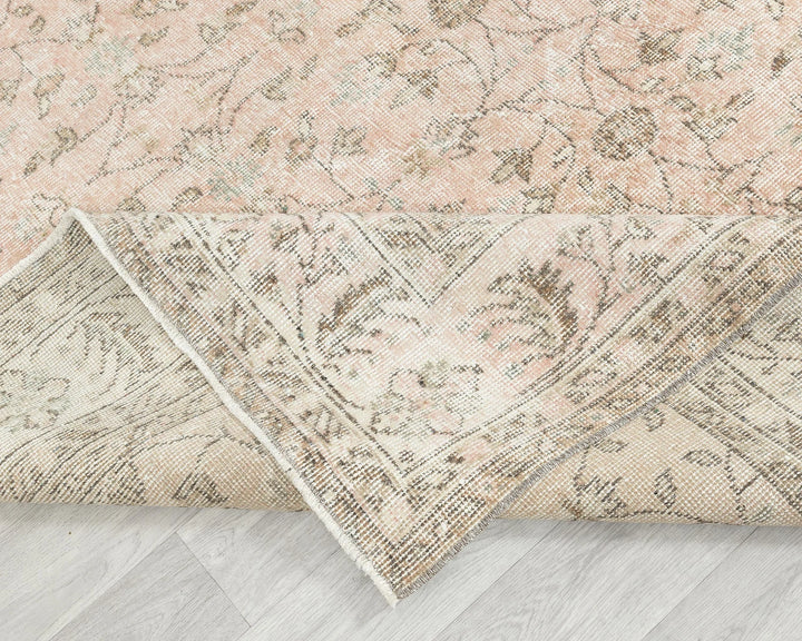 Beige Oushak Rug 6' 5" x 9' 5" | No. VR22665