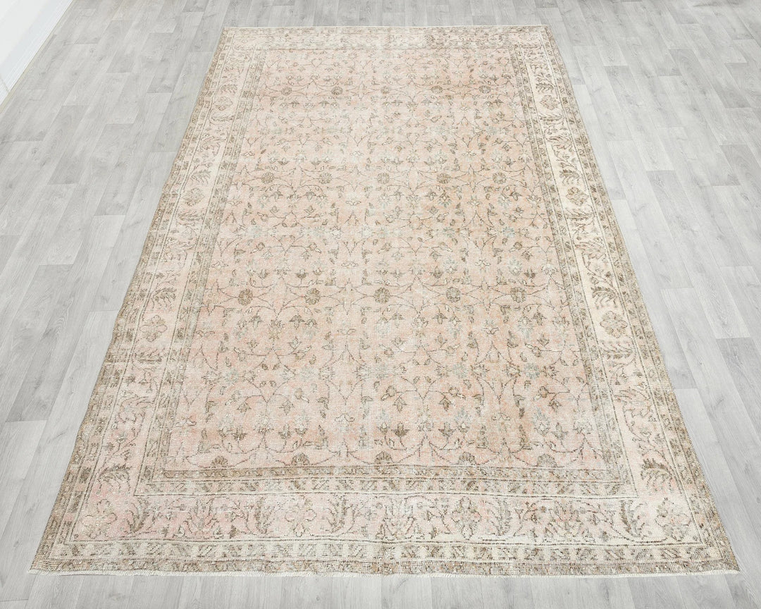 Beige Oushak Rug 6' 5" x 9' 5" | No. VR22665