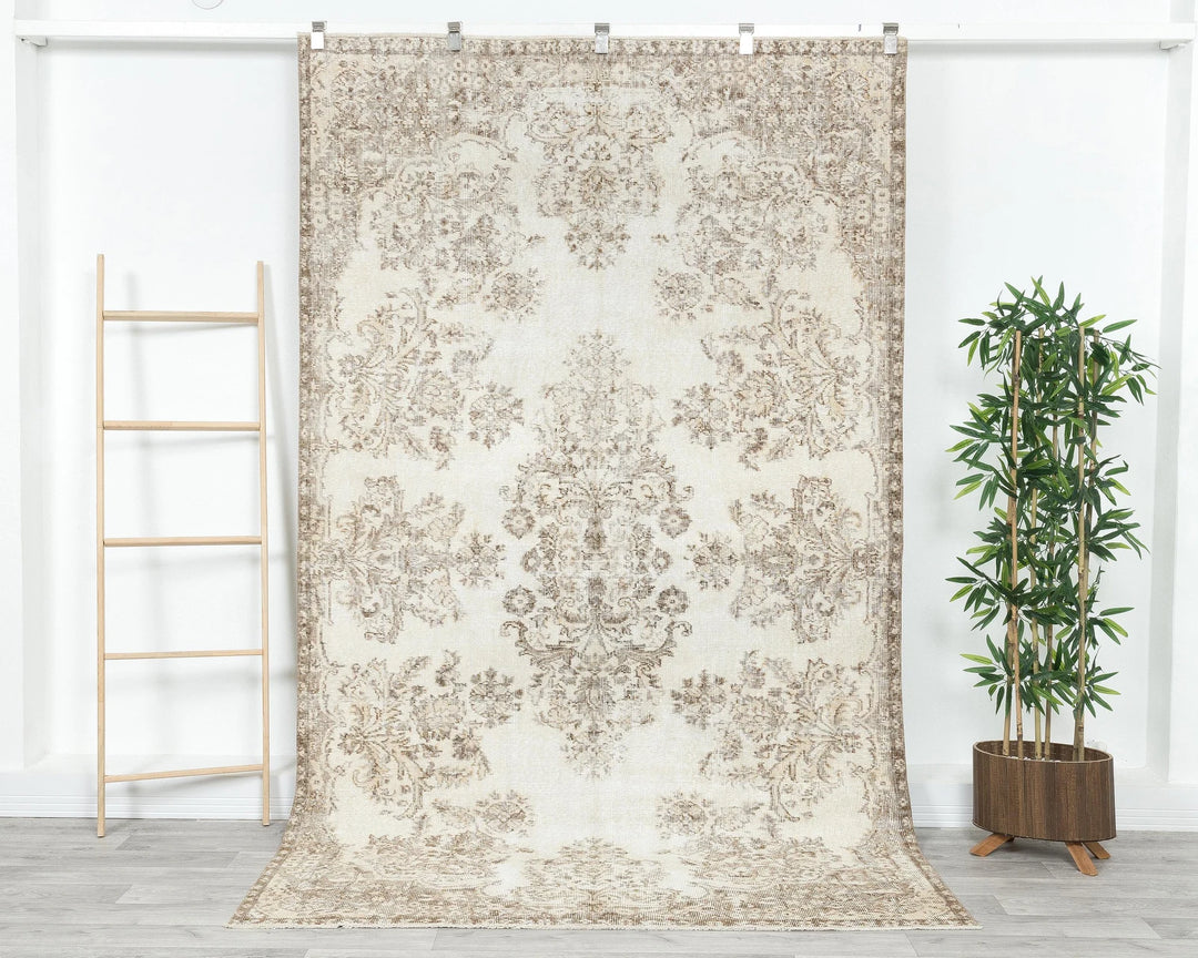Beige Oushak Rug 5' 3" x 8' 8" | No. VR22901
