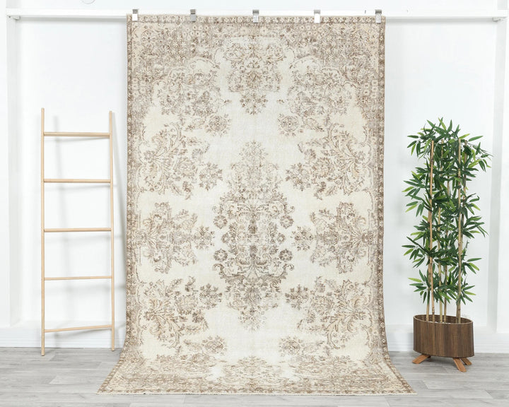 Beige Oushak Rug 5' 3" x 8' 8" | No. VR22901