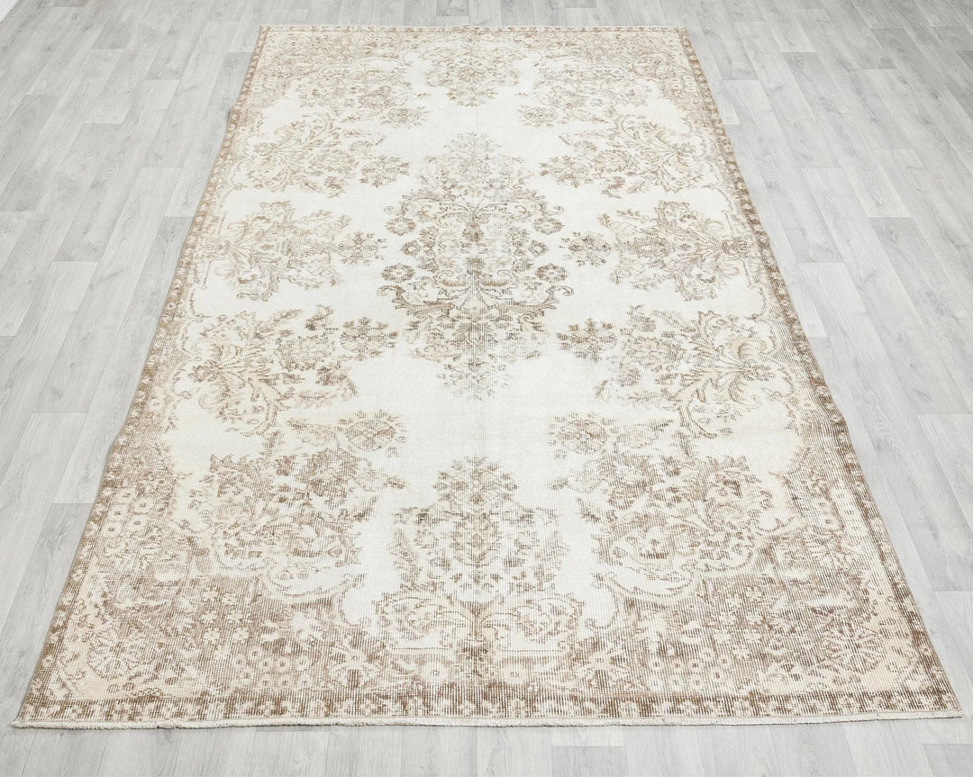 Beige Oushak Rug 5' 3" x 8' 8" | No. VR22901