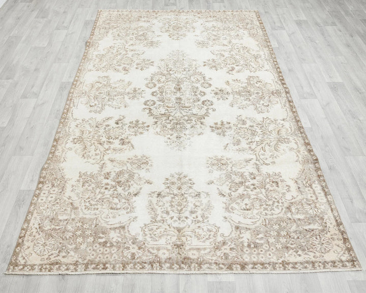 Beige Oushak Rug 5' 3" x 8' 8" | No. VR22901
