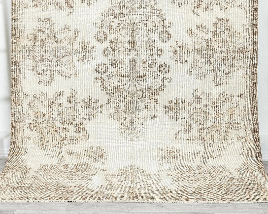 Beige Oushak Rug 5' 3" x 8' 8" | No. VR22901