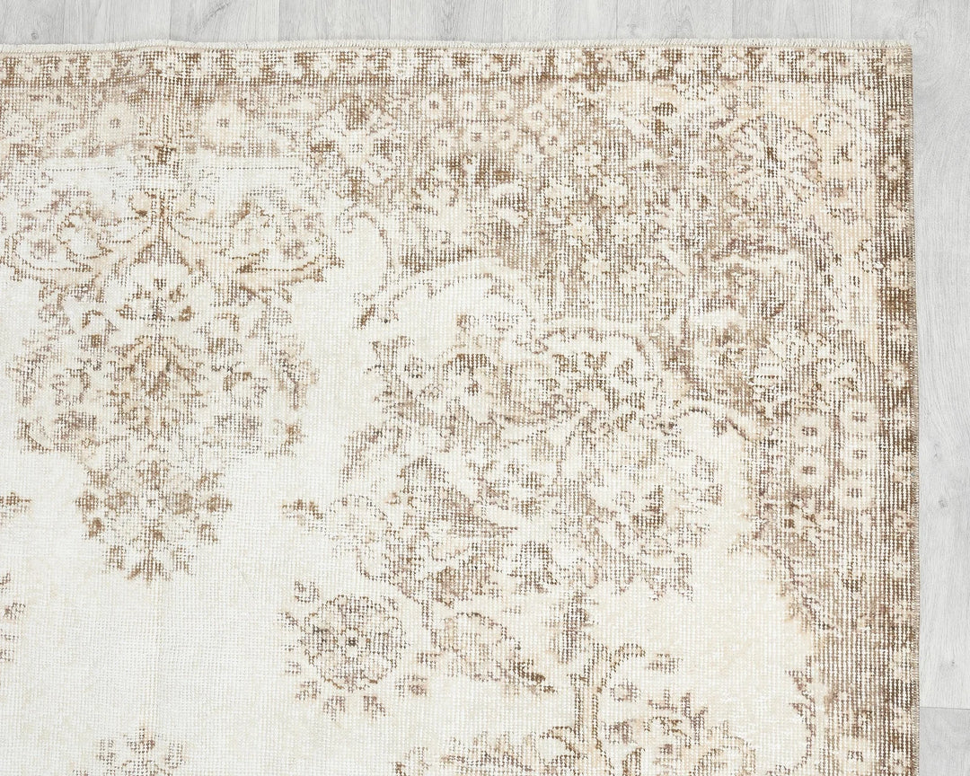 Beige Oushak Rug 5' 3" x 8' 8" | No. VR22901