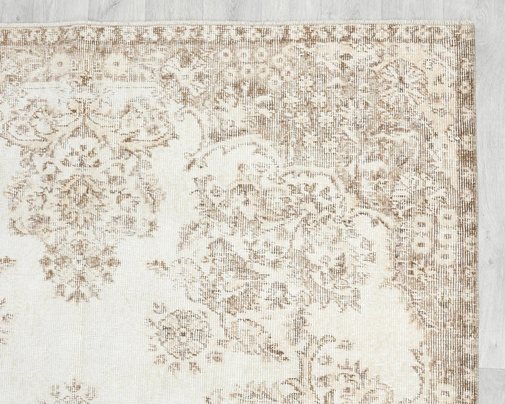 Beige Oushak Rug 5' 3" x 8' 8" | No. VR22901