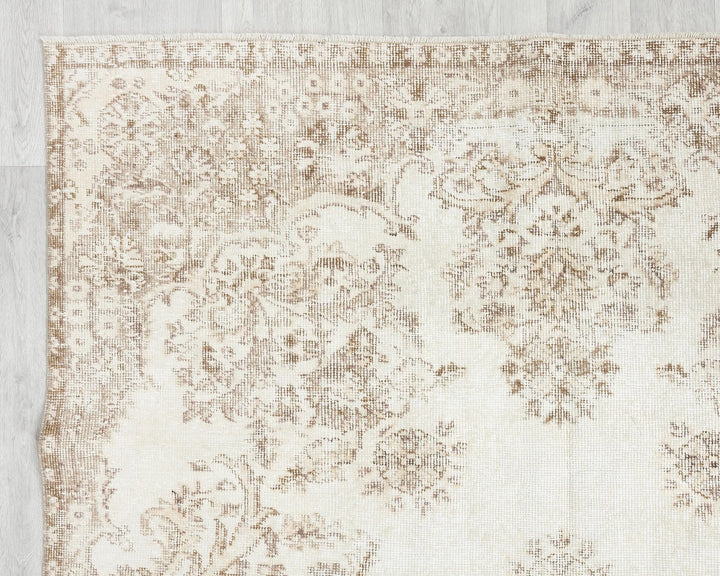 Beige Oushak Rug 5' 3" x 8' 8" | No. VR22901