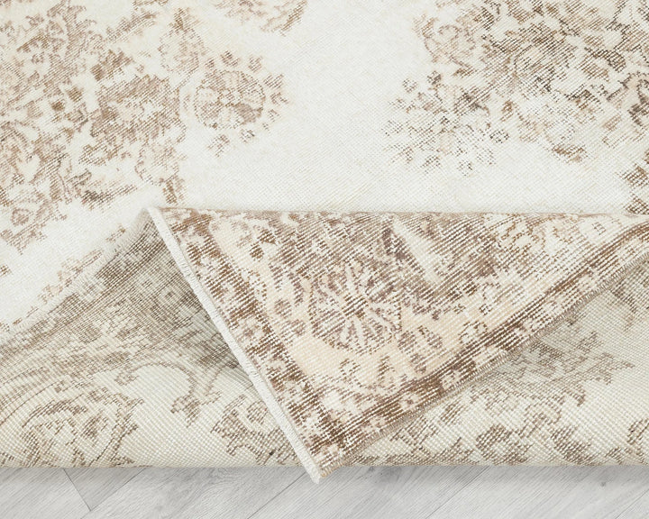 Beige Oushak Rug 5' 3" x 8' 8" | No. VR22901