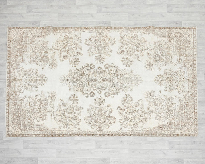 Beige Oushak Rug 5' 3" x 8' 8" | No. VR22901