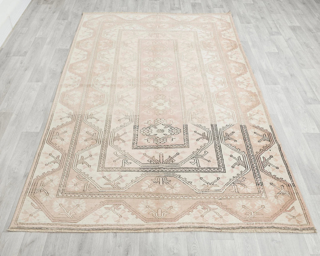 Beige Turkish Oushak Rug 7' 10" x 5' 7" Hand-Knotted | No. VR24369