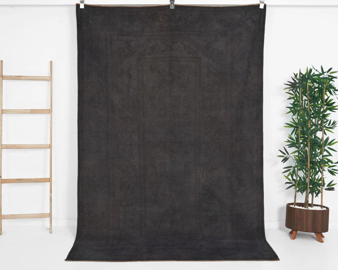 Black Oushak Rug 5' 1" x 8' | No. VR24405