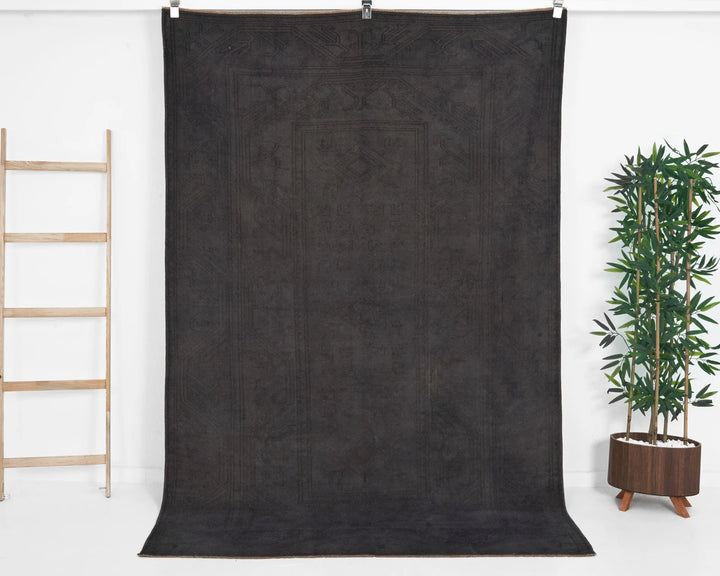 Black Oushak Rug 5' 1" x 8' | No. VR24405