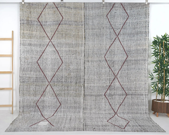 Gray Kilim Rug 7' 5" x 8' 5" | No. VR24580