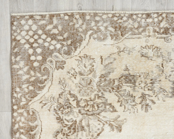 Beige Turkish Oushak Rug 6'1" x 9'11" Hand-Knotted border