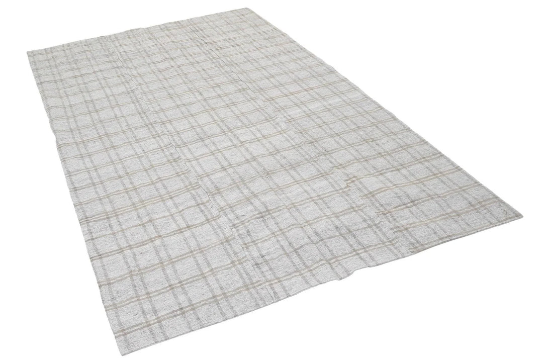 White Turkish Kilim Rug 5'5" x 9'4" Flat-Weave | No. VR25209