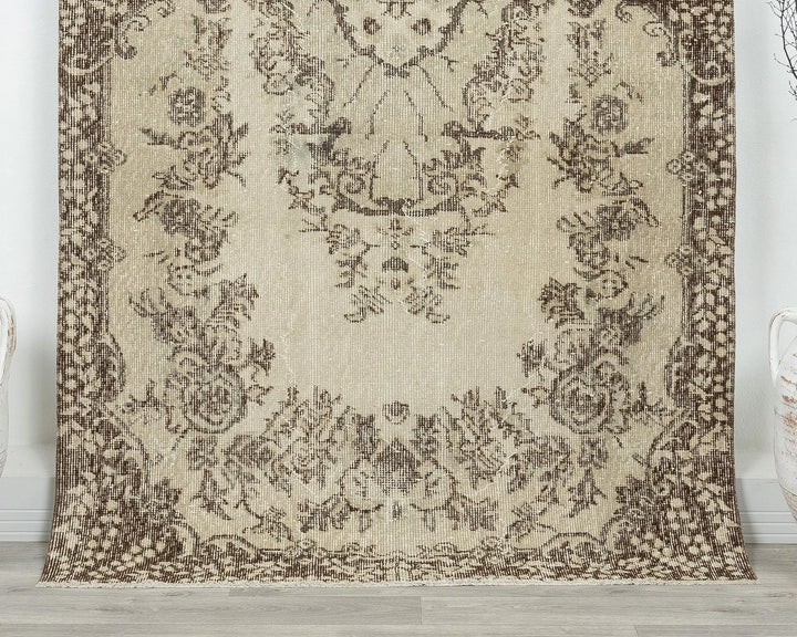 Beige Oushak Rug 4' x 7' | No. VR25456