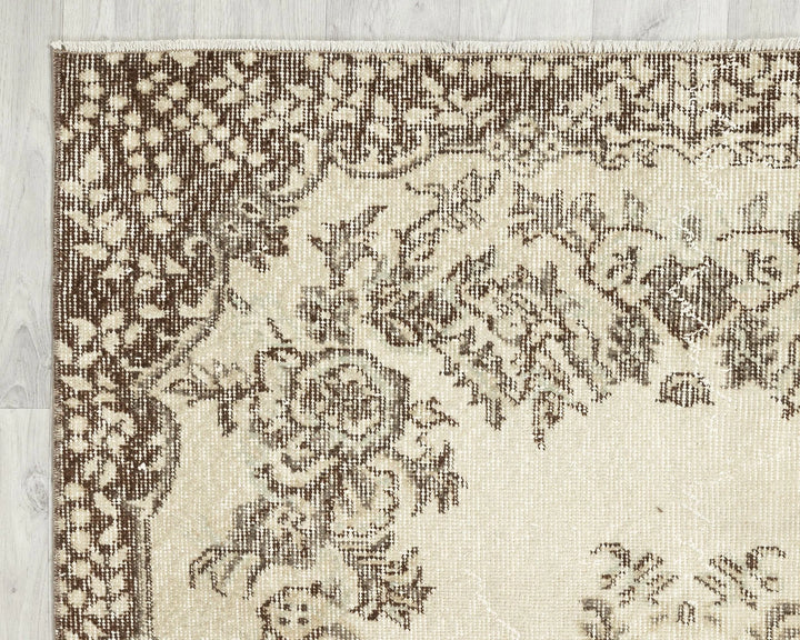 Beige Oushak Rug 4' x 7' | No. VR25456