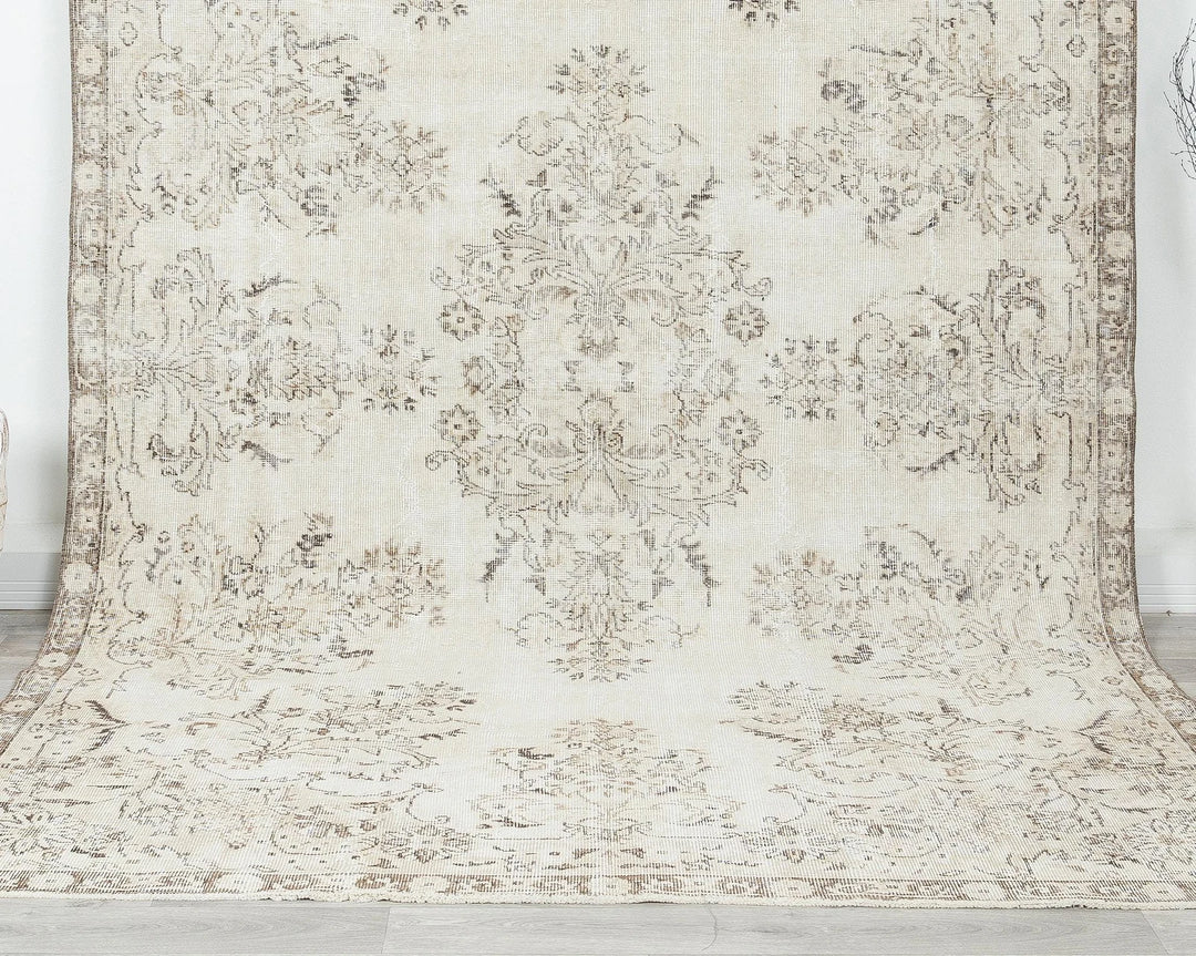 Beige Turkish Oushak Rug 6'8" x 10'2" Hand-Knotted | No. VR25473