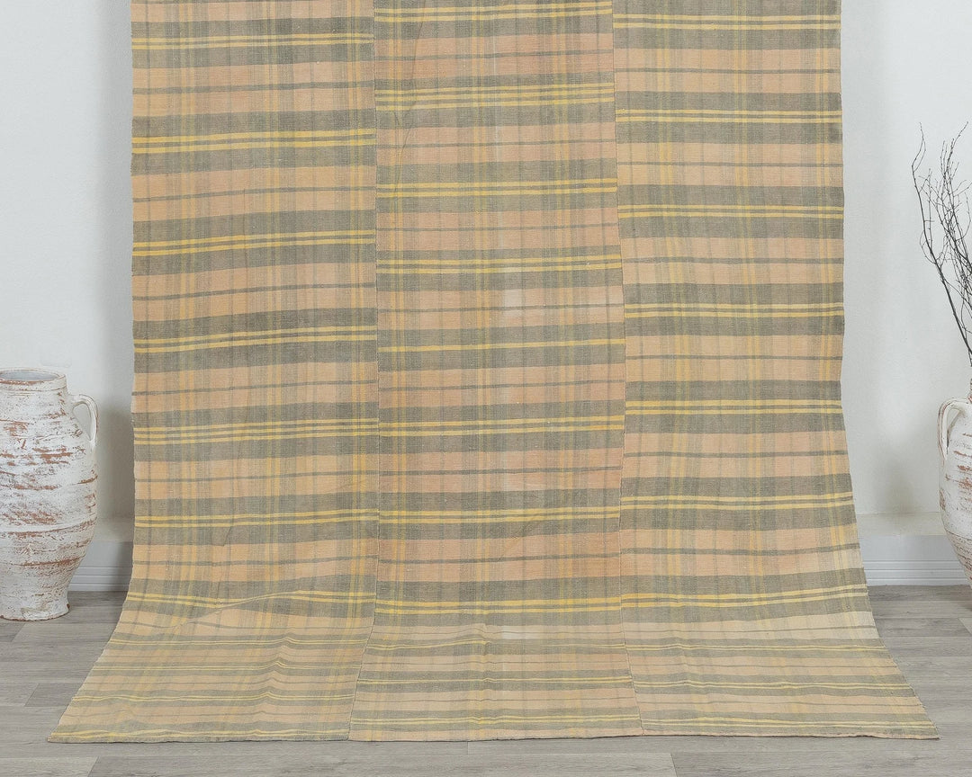 Kilim Rug 6' 5" x 9' 4" | No. VR25556