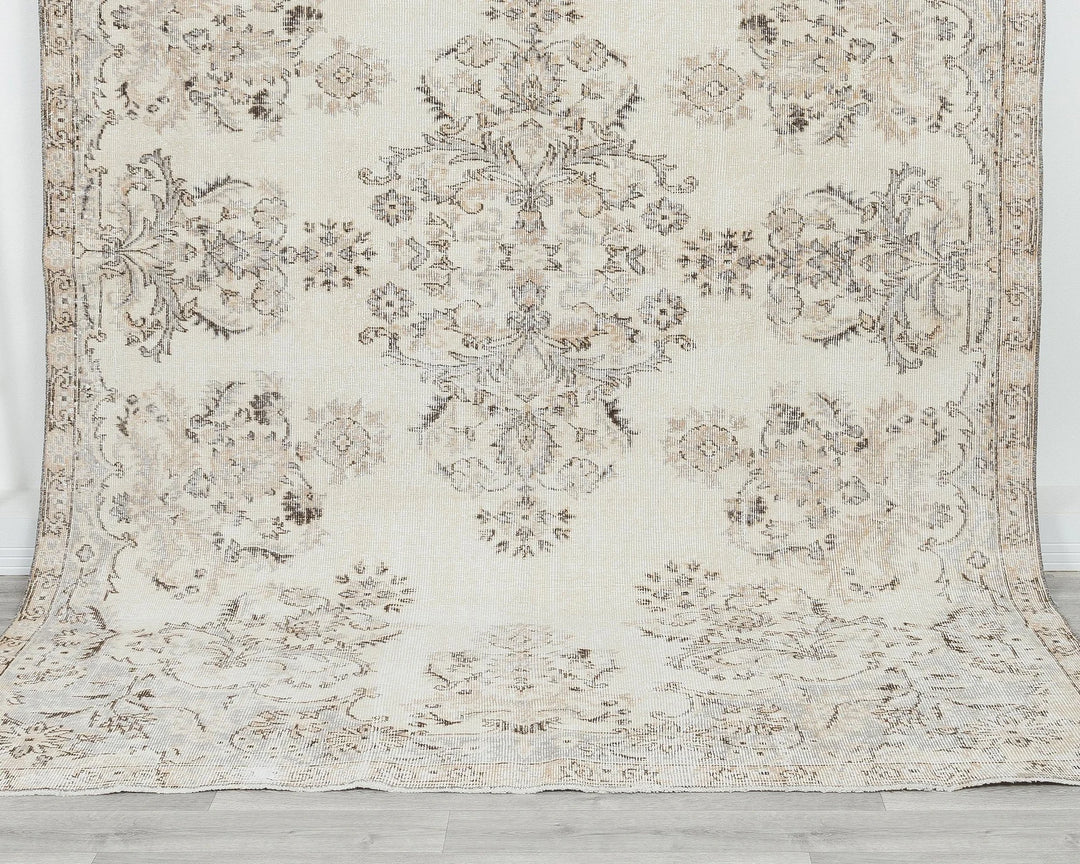 Beige Turkish Oushak Rug 6'7" x 9'5" Hand-Knotted | No. VR25837