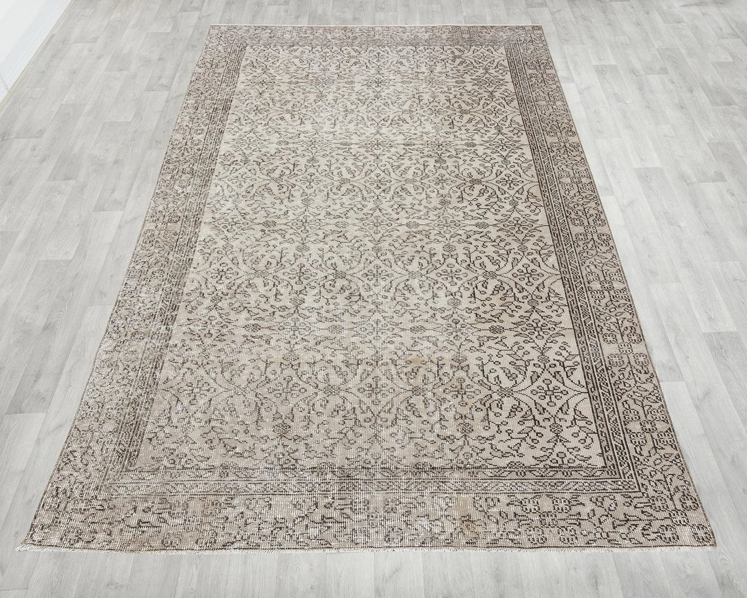 Beige Oushak Rug 6' 5" x 9' 7" | No. VR26184