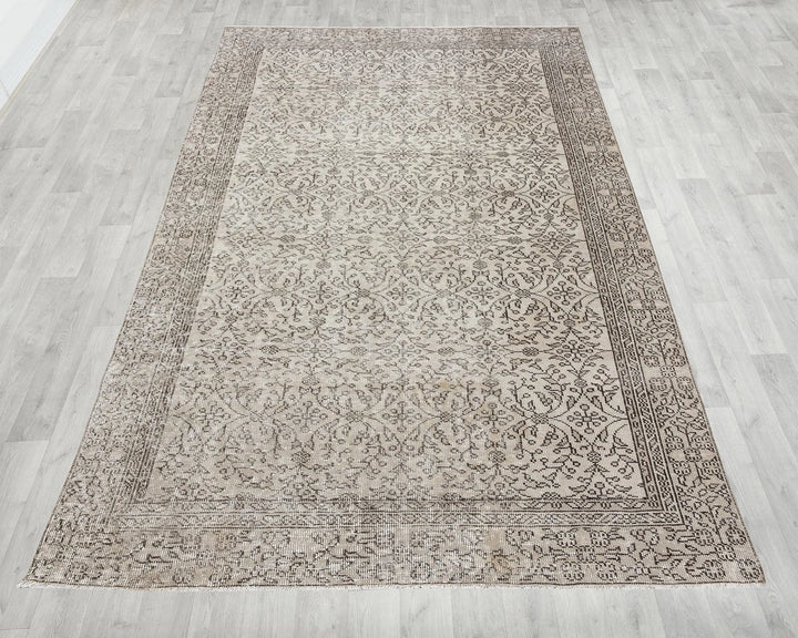 Beige Oushak Rug 6' 5" x 9' 7" | No. VR26184