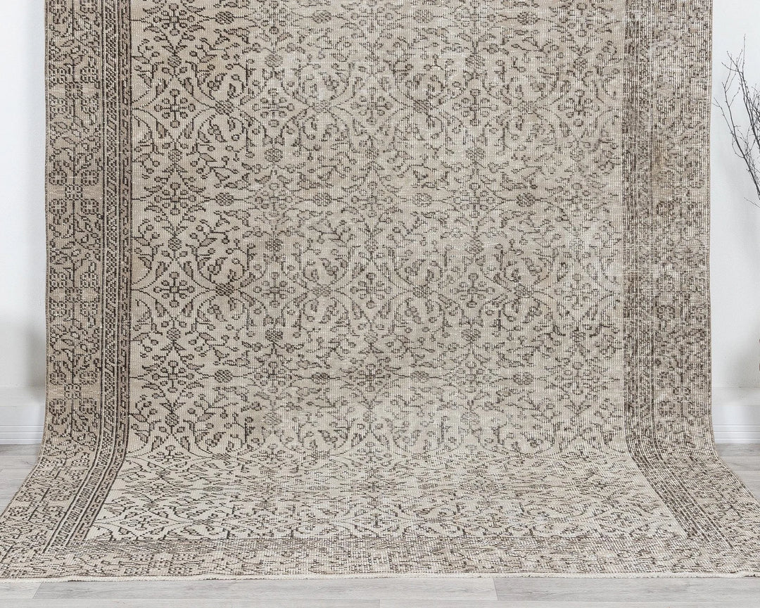 Beige Oushak Rug 6' 5" x 9' 7" | No. VR26184