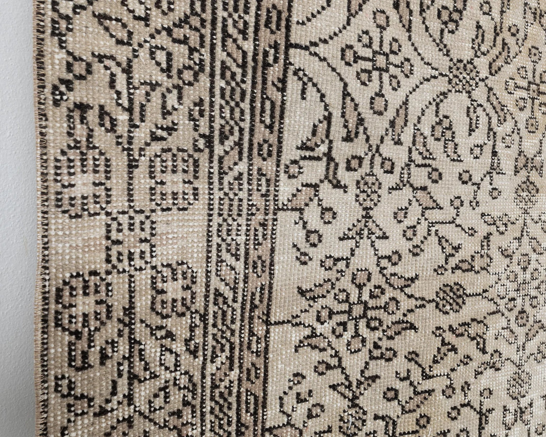 Beige Oushak Rug 6' 5" x 9' 7" | No. VR26184