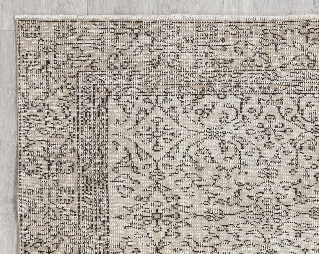Beige Oushak Rug 6' 5" x 9' 7" | No. VR26184