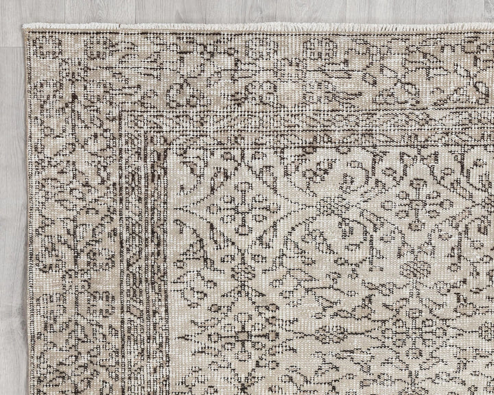 Beige Oushak Rug 6' 5" x 9' 7" | No. VR26184